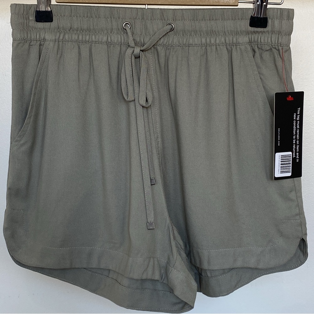 DailyLook Be' COOL Olive Shorts Drawstring Loungewear Medium